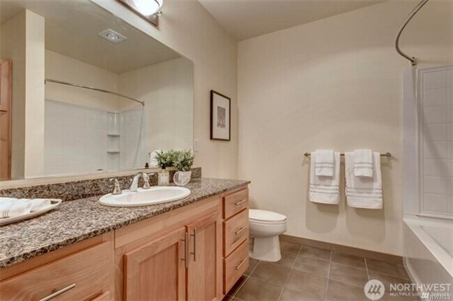 Building Photo - 2bd/1.75ba Kirkland Condo