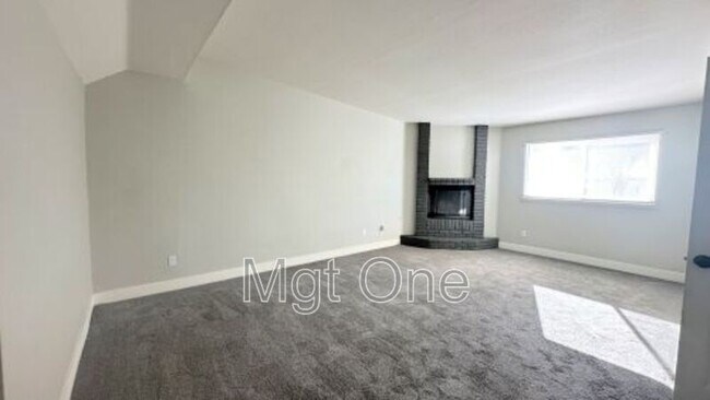 Building Photo - 25683 San Lupe Ave