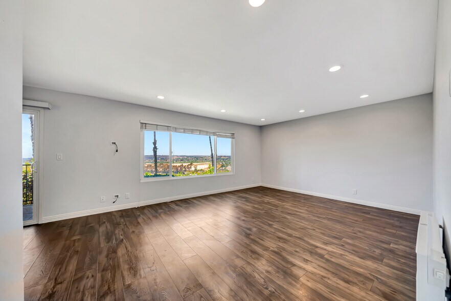 Building Photo - 3606 Vista Rey