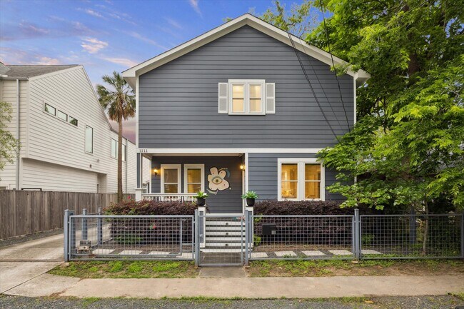 Building Photo - 1111 Adele St