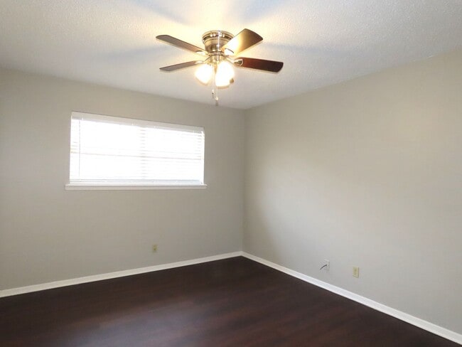 Building Photo - South Tyler! Beautiful 3 Bedroom, 2 Bathroom Duplex