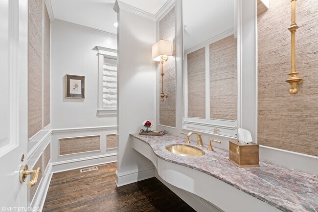 Building Photo - 38 E Elm St