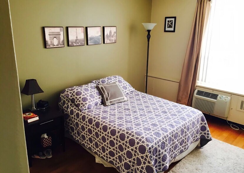 Building Photo - 70 W Burton Pl