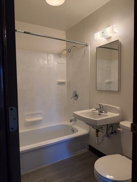 Bathroom - 1115 Patton Blvd