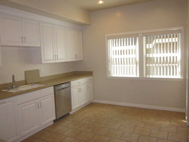 Building Photo - 2283 Waltonia Dr