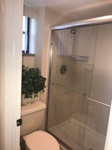 master shower - 135 Deer Creek Blvd