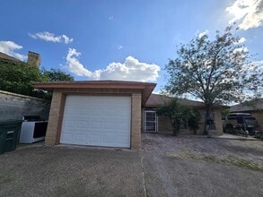 Building Photo - 221 Murcia Dr