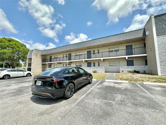 Building Photo - 8051 S Colony Cir