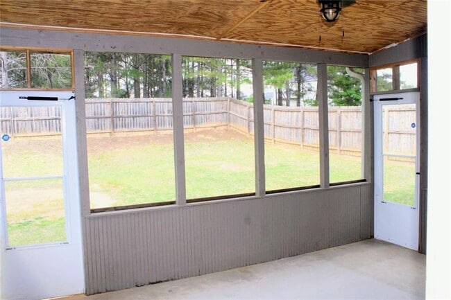 Building Photo - 30 Hillside Oak Ln
