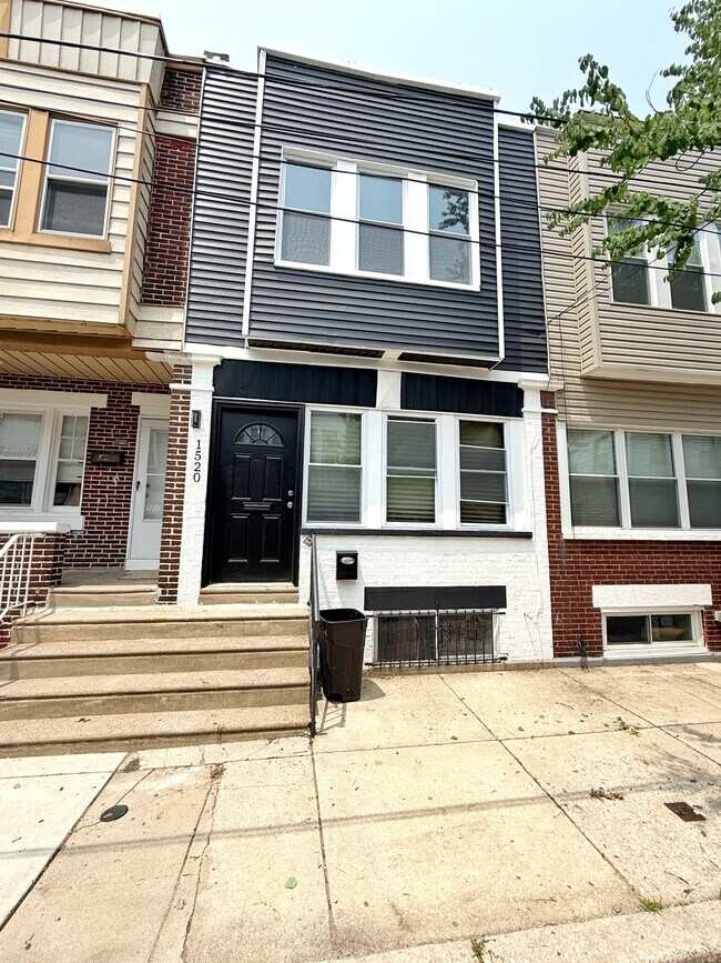 Building Photo - 1520 S Myrtlewood St