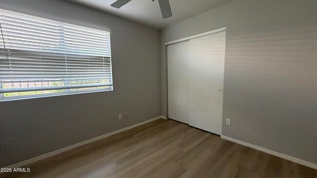 Building Photo - 213 S Crosscreek Dr