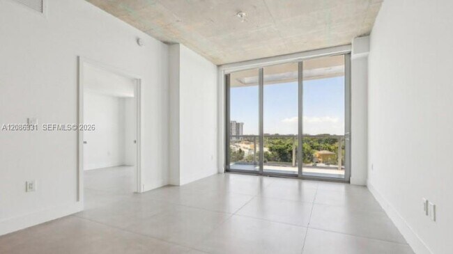 Building Photo - 13800 Highland Dr