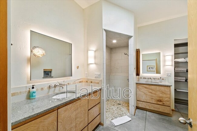 Building Photo - 6172 N Pierce Park Ln