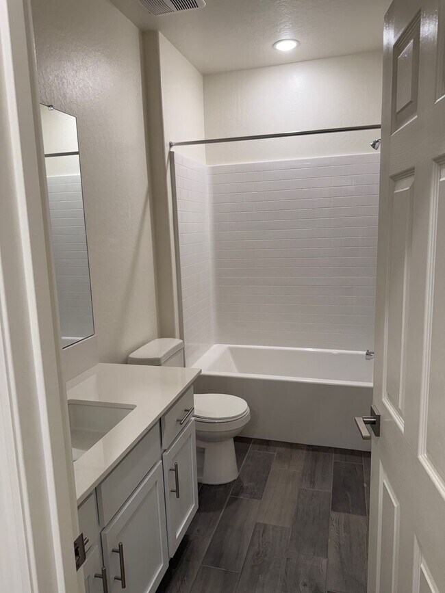 Building Photo - Stunning New Construction Home with Designer Touches!