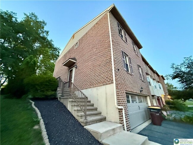 Building Photo - 1943 Alberta Dr