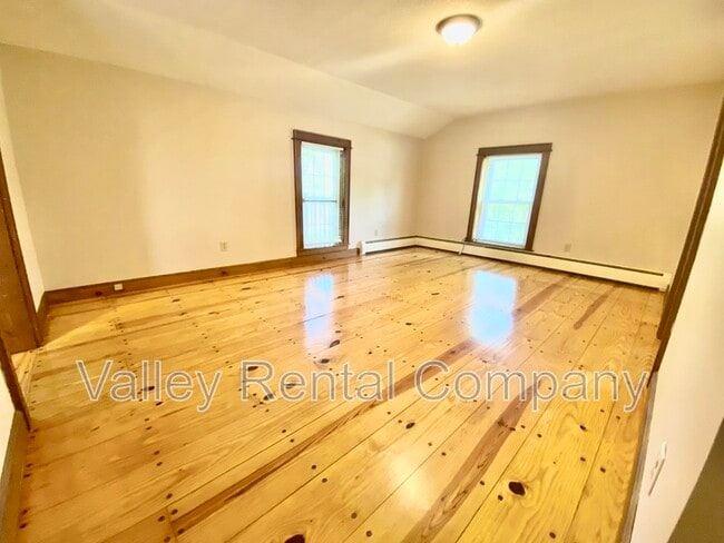 Building Photo - 37 Middle St