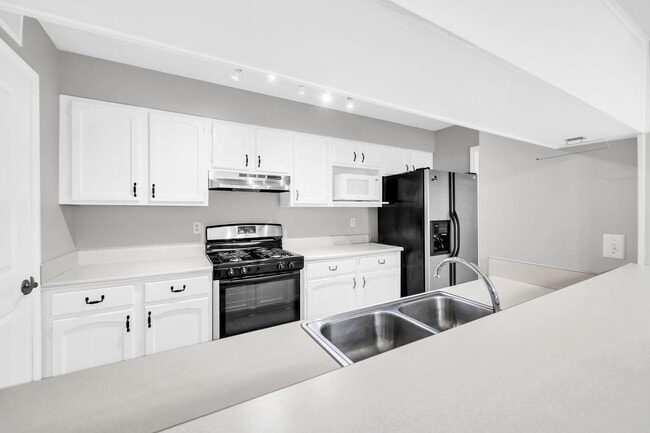 Building Photo - 3930 Balsam Dr