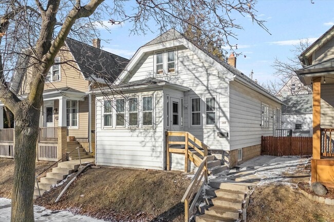 Building Photo - 340 E Clarence St