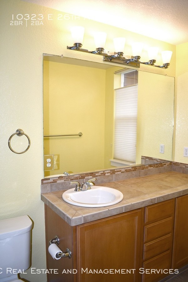 Building Photo - Stapleton Carriage Home for Rent!