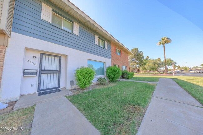 Building Photo - 4558 N 15th Ave