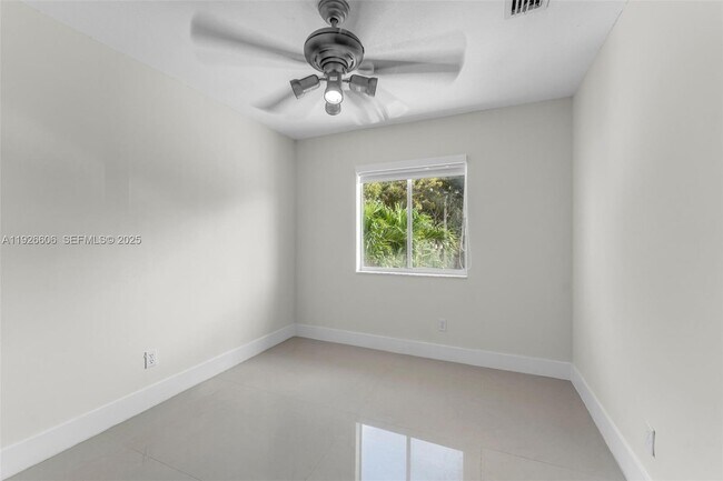 Building Photo - 17542 SW 139th Ct