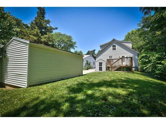 Building Photo - Beautiful Waldo Property - First Floor Living