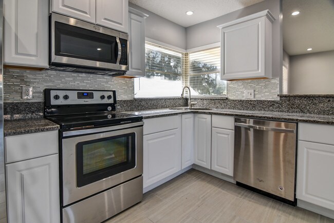 Building Photo - 1456 Jasmine Way