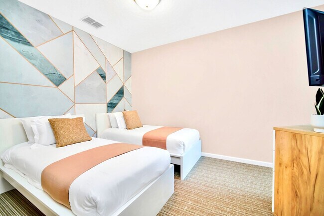 Building Photo - 14200 Avalon Rd