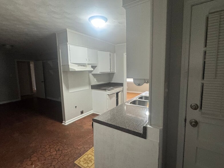 Building Photo - 4344 Walnut Hill Dr