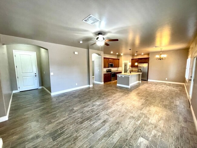 Building Photo - Beautiful 3 Bedroom Home in Central Kingman!