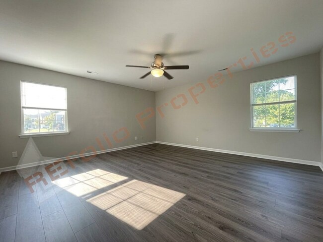 Building Photo - 601 Larchwood Dr