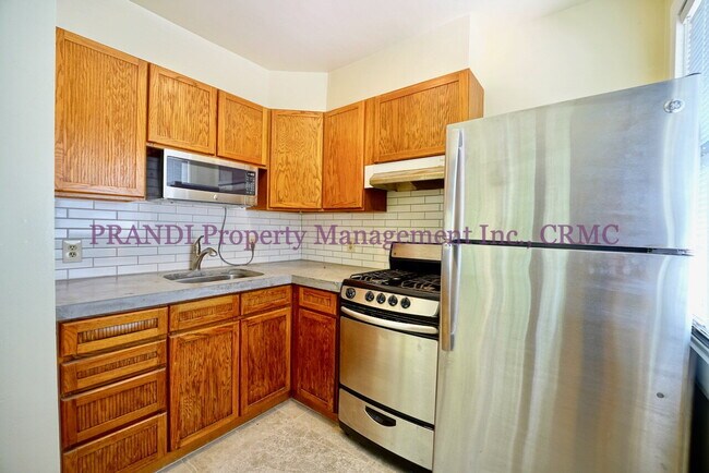 Building Photo - Modern End Unit Apartment in Downtown Novato