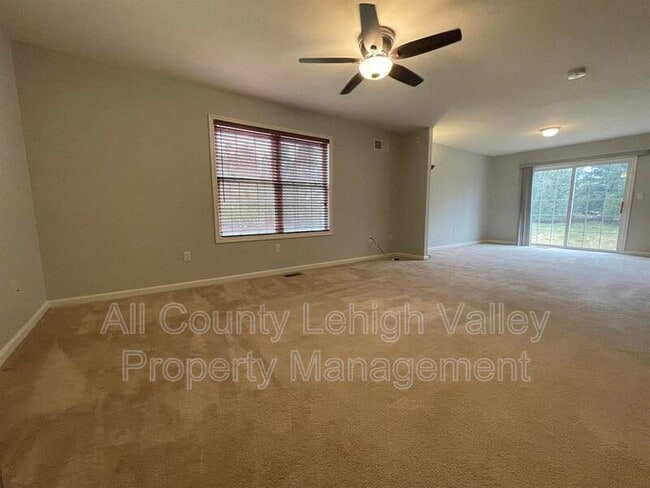 Building Photo - 1355 Mohr Cir