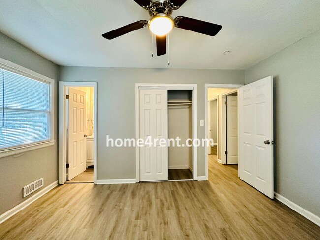 Building Photo - Ranch Style Home in KCMO w/ LVP Floors, SS Appliances and a Fenced Yard!