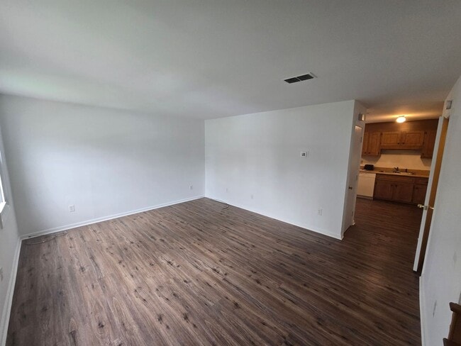 Building Photo - 3 BR TOWNHOUSE IN PRINCE GEORGE COMMONS
