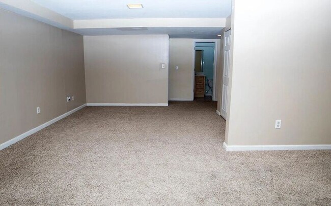 Building Photo - 10701 Houck Dr