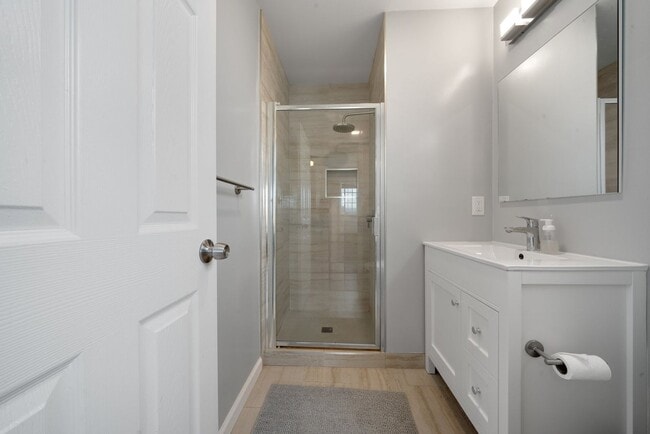 Building Photo - Charming Home In NE Richmond!