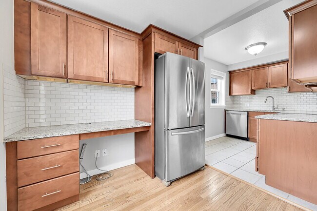 Building Photo - $2,095 - Updated 2 bed/1 bathroom Denver C...