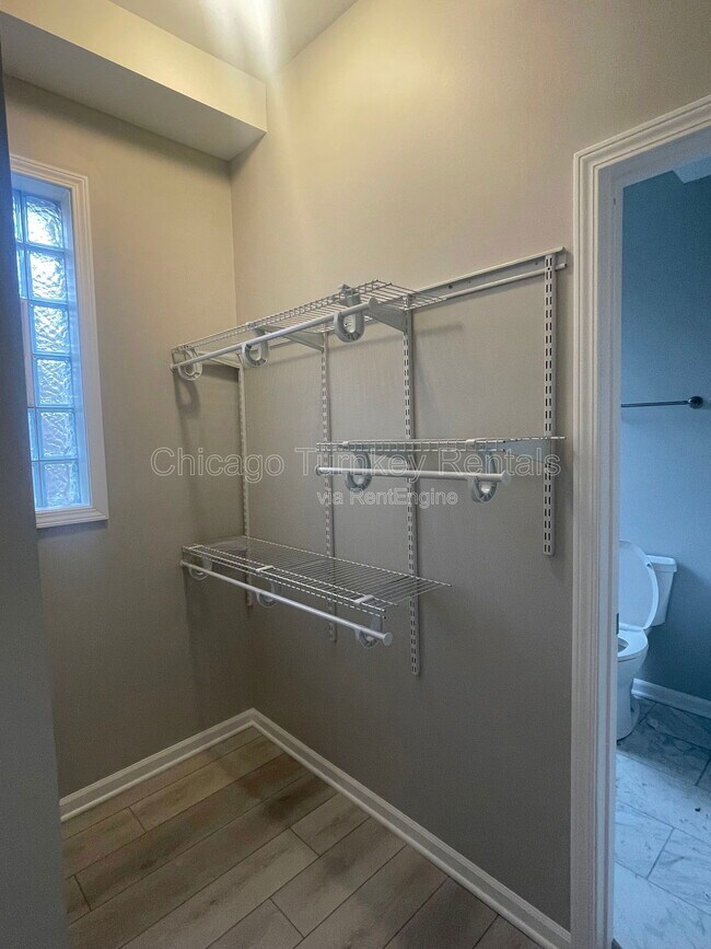 Building Photo - 2336 S Troy St