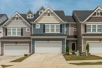 Building Photo - Charming 3 bedroom 2.5 bath Townhome in Wake Forest