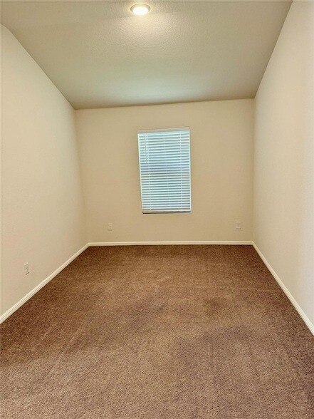 Building Photo - 6122 Heron Dr