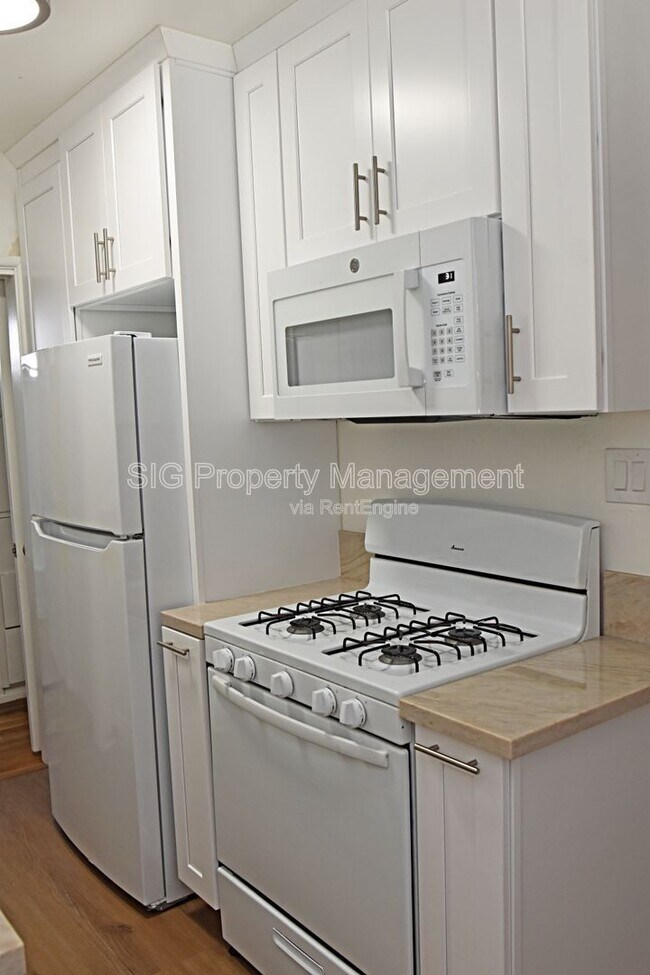 Building Photo - 5637 Strohm Ave