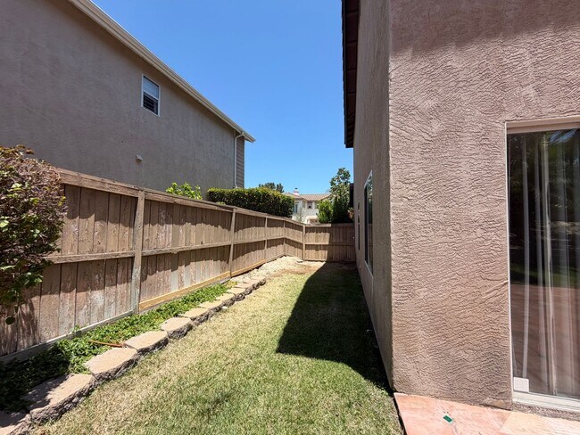 Building Photo - Two-story home in Eastlake