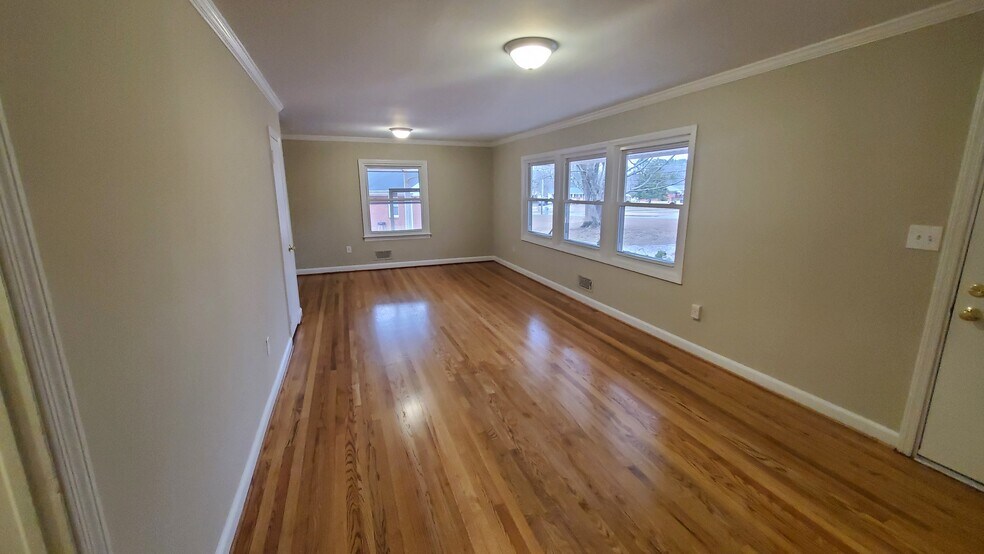 Living room - 1225 Southerlund Rd