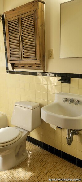 Building Photo - 11 Brattle Dr