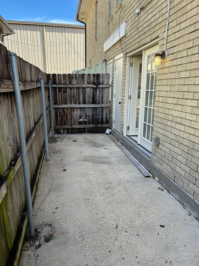 Building Photo - 4513 Tabony St