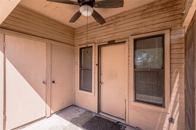 Building Photo - 1401 Ave O