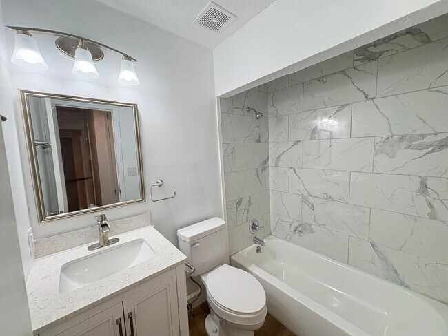 Building Photo - 2941 Shenandoah Dr