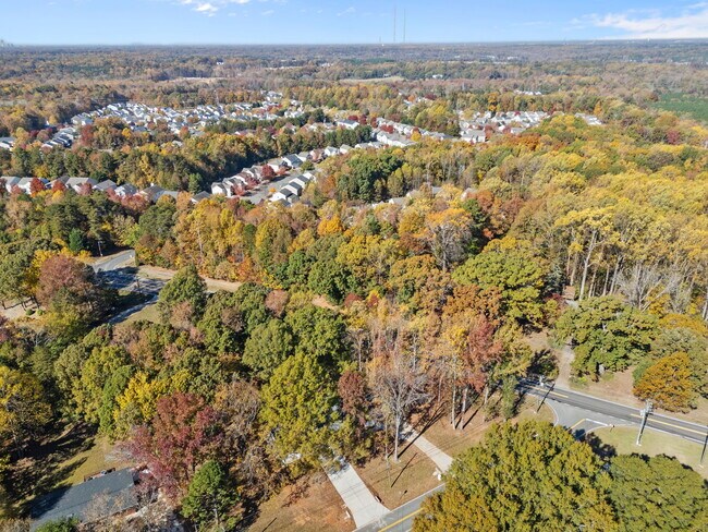 Building Photo - 8625 Cedarbrook Dr