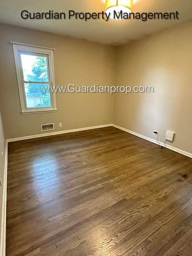 Building Photo - St Louis Park Single Family Home, Hardwood Floors, Office, Available July/Aug 1st
